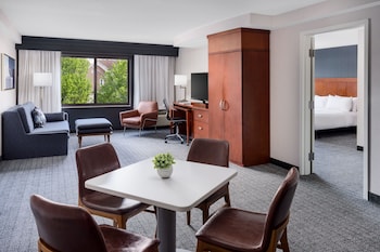 Executive Suite, 1 Bedroom (Mobility/Hearing Accessible, Tub)