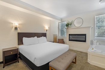 Suite, 1 King Bed, Non Smoking, Jetted Tub (with Sofabed)