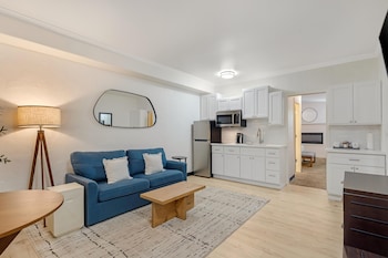 Suite, 1 King Bed, Non Smoking, Jetted Tub (with Sofabed)