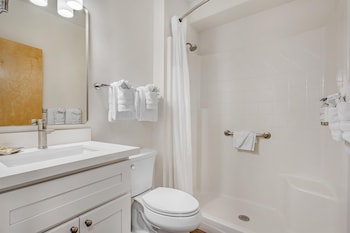 Suite, 1 King Bed, Non Smoking, Jetted Tub (with Sofabed)