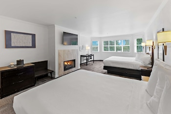 Standard Room, Multiple Beds, Non Smoking, Balcony