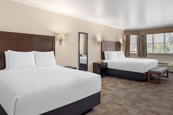 Standard Room, Multiple Beds, Non Smoking, Fireplace