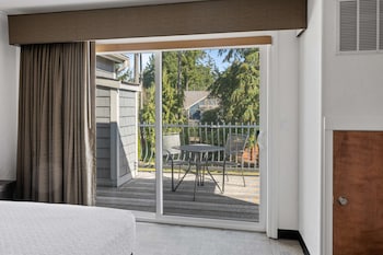 Suite, 1 King Bed, Non Smoking, Balcony (with Sofabed)