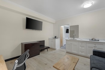 Standard Room, 1 King Bed, Non Smoking, Fireplace