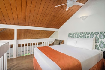 Loft, Multiple Beds, 2 Bathrooms, Garden View