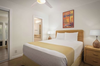 Suite, 1 King Bed, Garden View