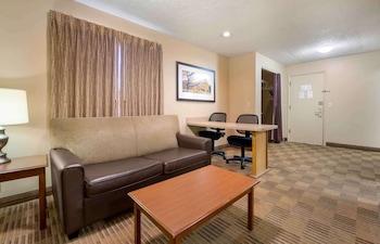 Deluxe Studio, 1 Queen Bed with Sofa bed, Accessible, Non Smoking