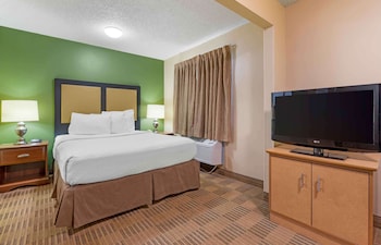 Deluxe Studio, 1 Queen Bed with Sofa bed, Accessible, Non Smoking