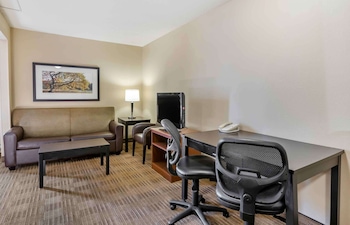 Deluxe Studio, 1 Queen Bed with Sofa bed, Non Smoking