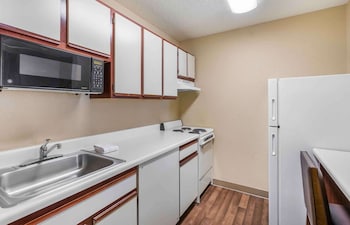 Deluxe Studio, 1 Queen Bed with Sofa bed, Non Smoking