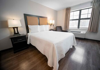 Deluxe Studio, 1 Queen Bed with Sofa bed, Non Smoking
