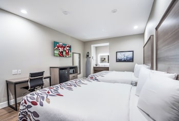 Deluxe Room, 2 Queen Beds, Smoking