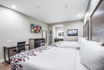 Deluxe Room, 2 Queen Beds, Smoking