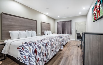 Deluxe Room, 2 Queen Beds, Smoking