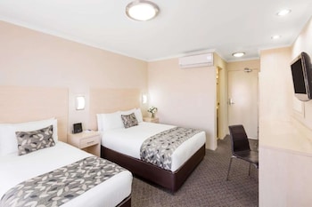 Deluxe Room, Multiple Beds, Non Smoking