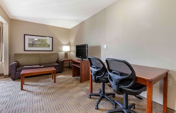 Deluxe Studio, 1 Queen Bed with Sofa bed, Non Smoking