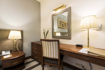 Premier Deluxe Lake or Pagoda View King Bed