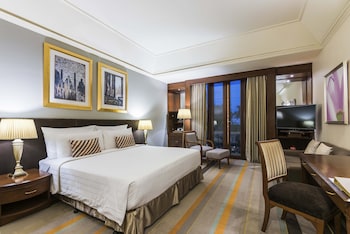 Deluxe Lake or Garden View King Bed