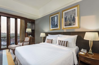 Grand Deluxe City View King Bed