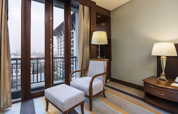 Premier Deluxe Lake or Pagoda View King Bed