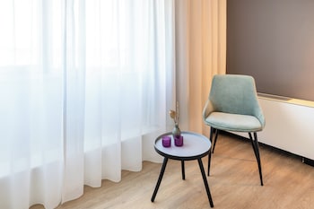Standard Room, 1 Queen Bed
