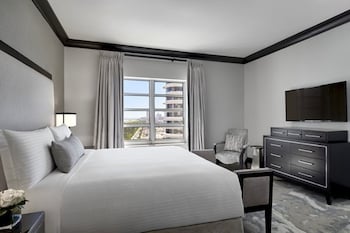 Presidential Studio Suite, Balcony, City View (Vice Presidential City Skyline View)