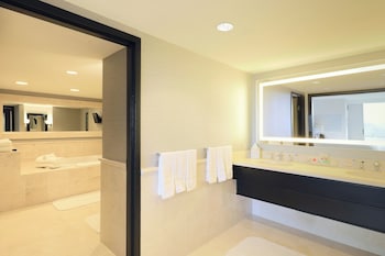Presidential Studio Suite, Balcony, City View (Vice Presidential City Skyline View)
