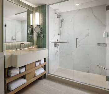 Suite, Bay View
