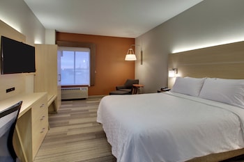 Standard Room, 1 King Bed, Roll-in Shower (Communications, Mobility)