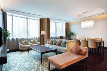 Suite, 2 Bedrooms, Accessible Bathtub, Club Lounge Access (Living Lounge Access)