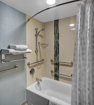 Room, 1 King Bed, Accessible Bathtub