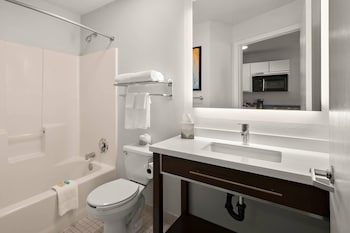 Suite, 1 Queen Bed with Sofa bed, Accessible, Non Smoking (Accessible Tub)