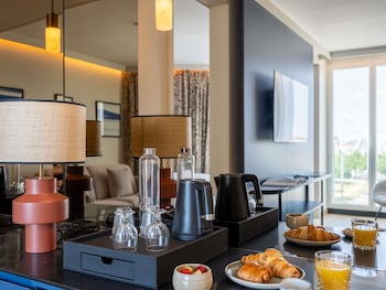 Junior Suite, 1 Double Bed with Sofa bed, Harbor View