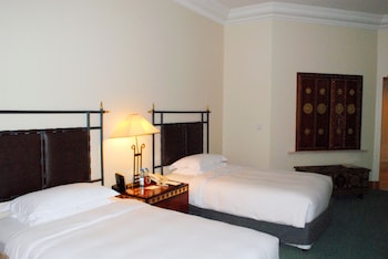 Room, 2 Twin Beds, Pool View