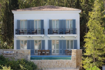Andromeda Residence with Pool