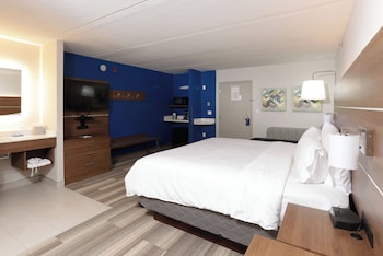 Standard Room, 1 King Bed, Accessible (Communication, Roll-In Shower)