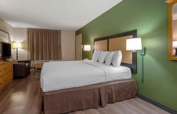 Deluxe Studio, 1 King Bed with Sofa bed, Non Smoking