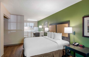 Deluxe Studio, 1 King Bed with Sofa bed, Non Smoking