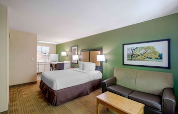 Deluxe Studio, 1 Queen Bed with Sofa bed, Non Smoking