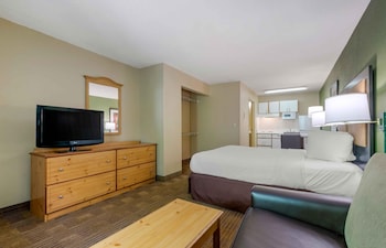 Deluxe Studio, 1 Queen Bed with Sofa bed, Non Smoking