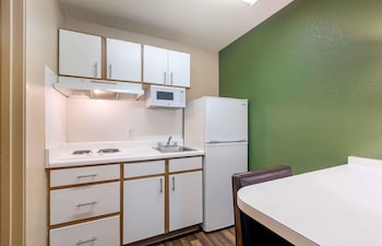 Deluxe Studio, 1 Queen Bed with Sofa bed, Non Smoking