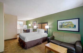 Deluxe Studio, 1 Queen Bed with Sofa bed, Non Smoking