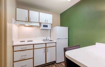 Deluxe Studio, 1 Queen Bed with Sofa bed, Non Smoking