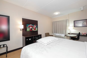 Premium Room, 1 King Bed, Accessible (Upgraded Bedding & Snack, Smoke Free)
