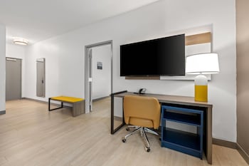 Suite, 1 King Bed with Sofa bed, Non Smoking
