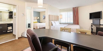 Deluxe Studio Suite, 2 Queen Beds