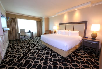 Rodeo Tower, 1 King Bed