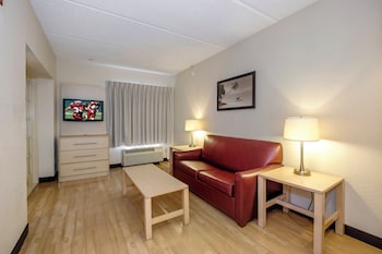 Suite, 1 King Bed, Accessible (2 Rooms, Smoke Free)