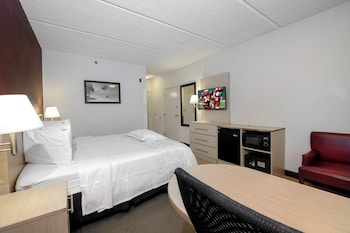 Premium Room, 1 King Bed (Upgraded Bedding & Snack, Smoke Free)