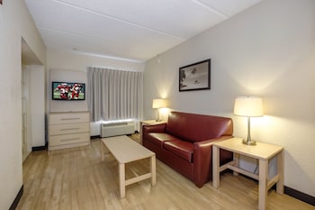 Suite, 1 King Bed, Accessible (2 Rooms, Smoke Free)